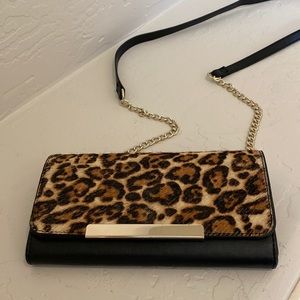 Leopard clutch